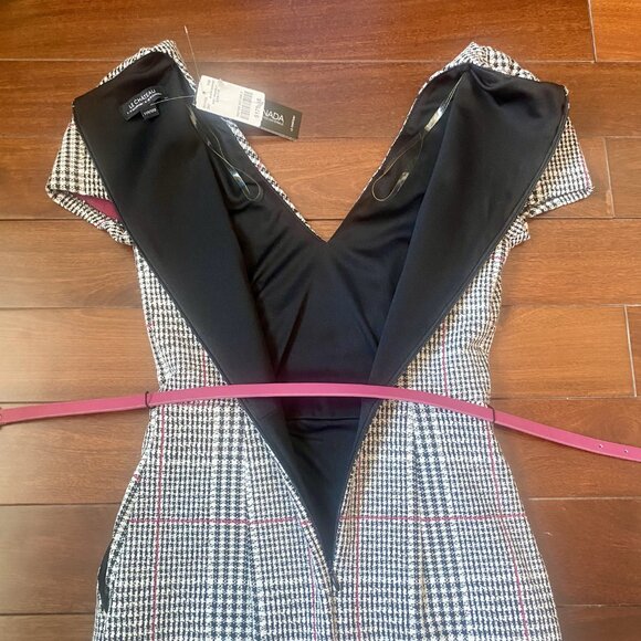 *NWT* Made in Canada Check-Print V-Neck Belted Dress (with pockets!) - Size XXS - Picture 9 of 16